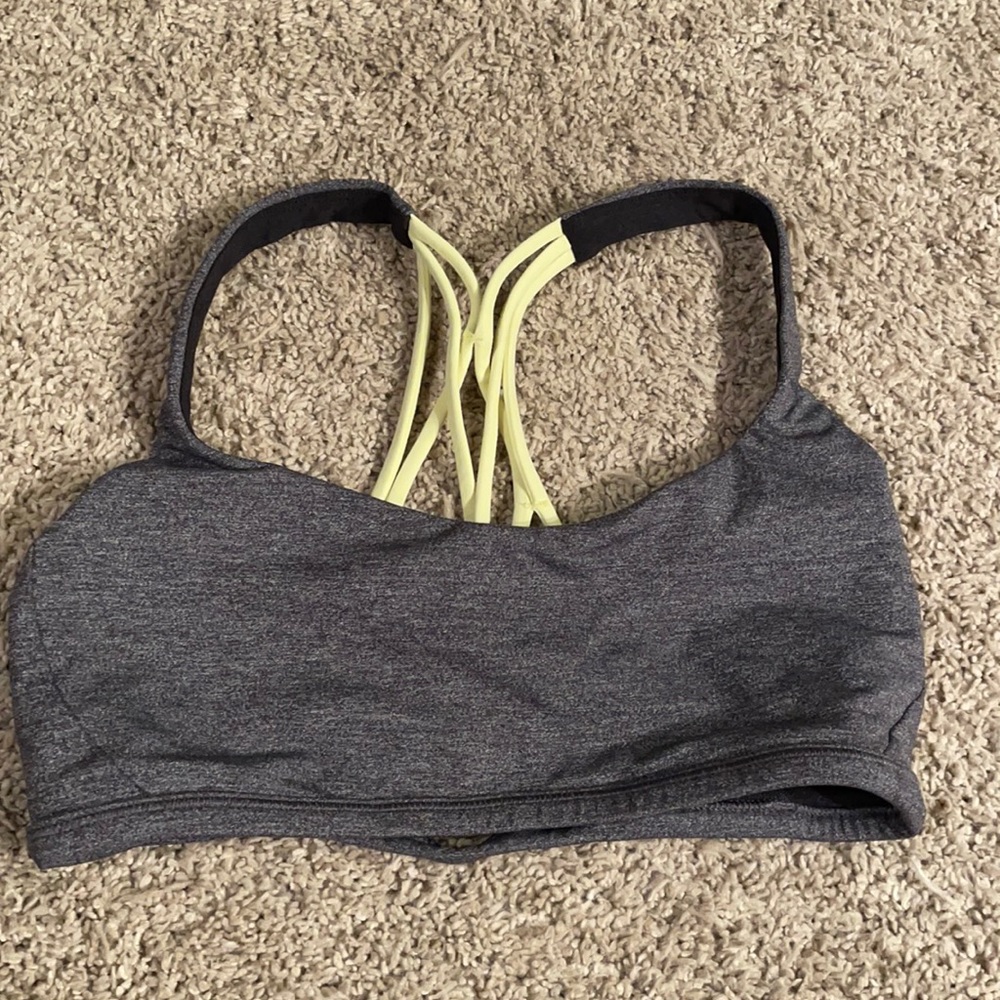 Lululemon Free to be zen size 4